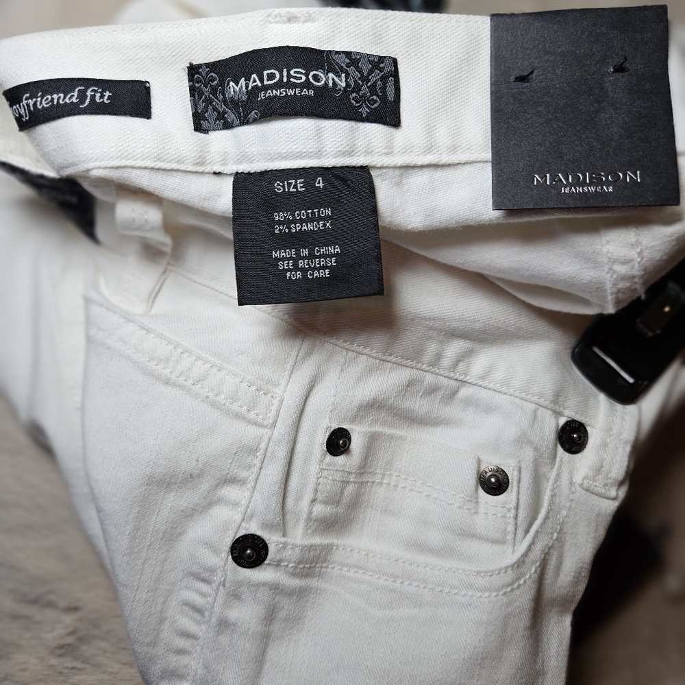 Madison Shorts - Picture 3 of 3